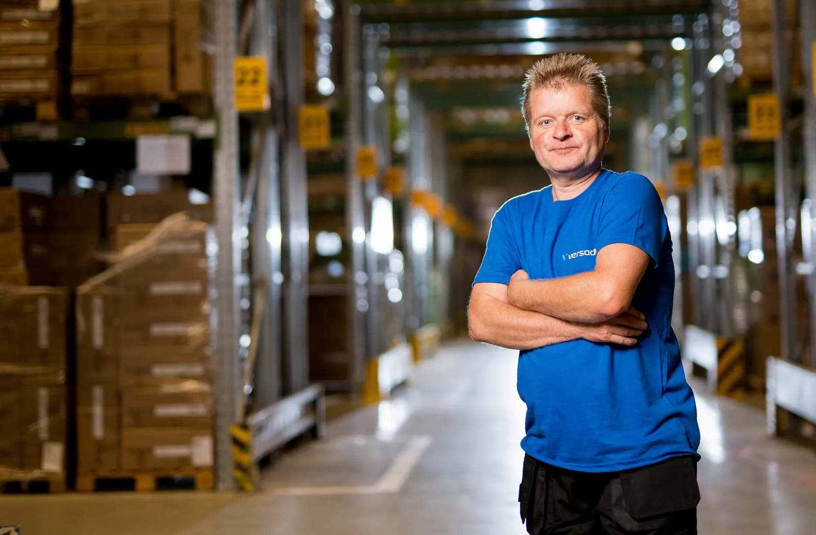 Productiemedewerker in magazijn Versado