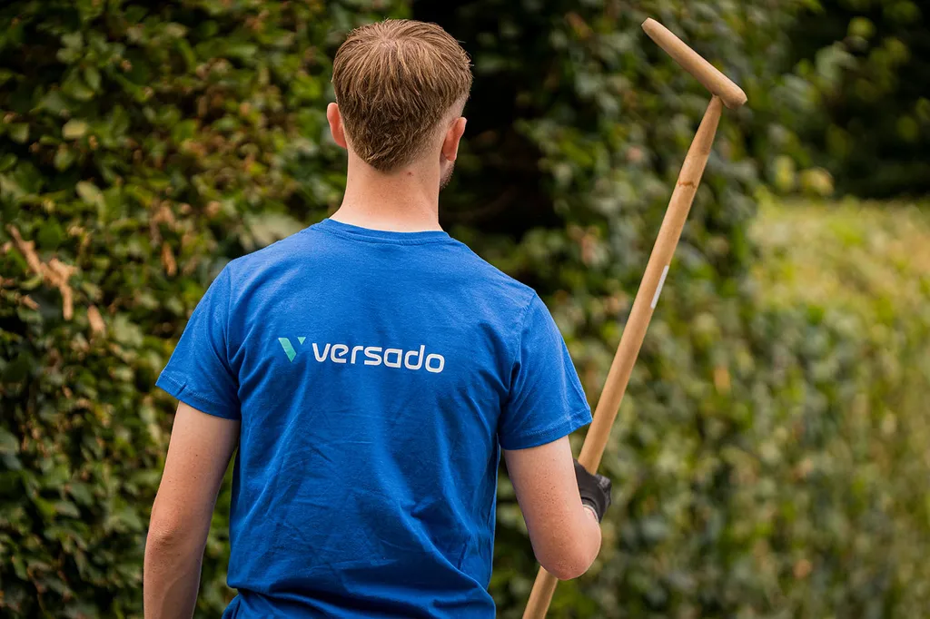 Hovenier Aanleg Tuinen aan het werk bij Versado in Horst