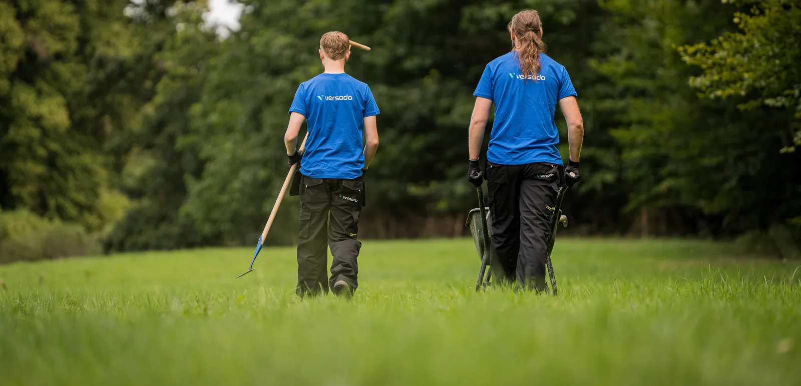 Groenvoorziener aan het werk
