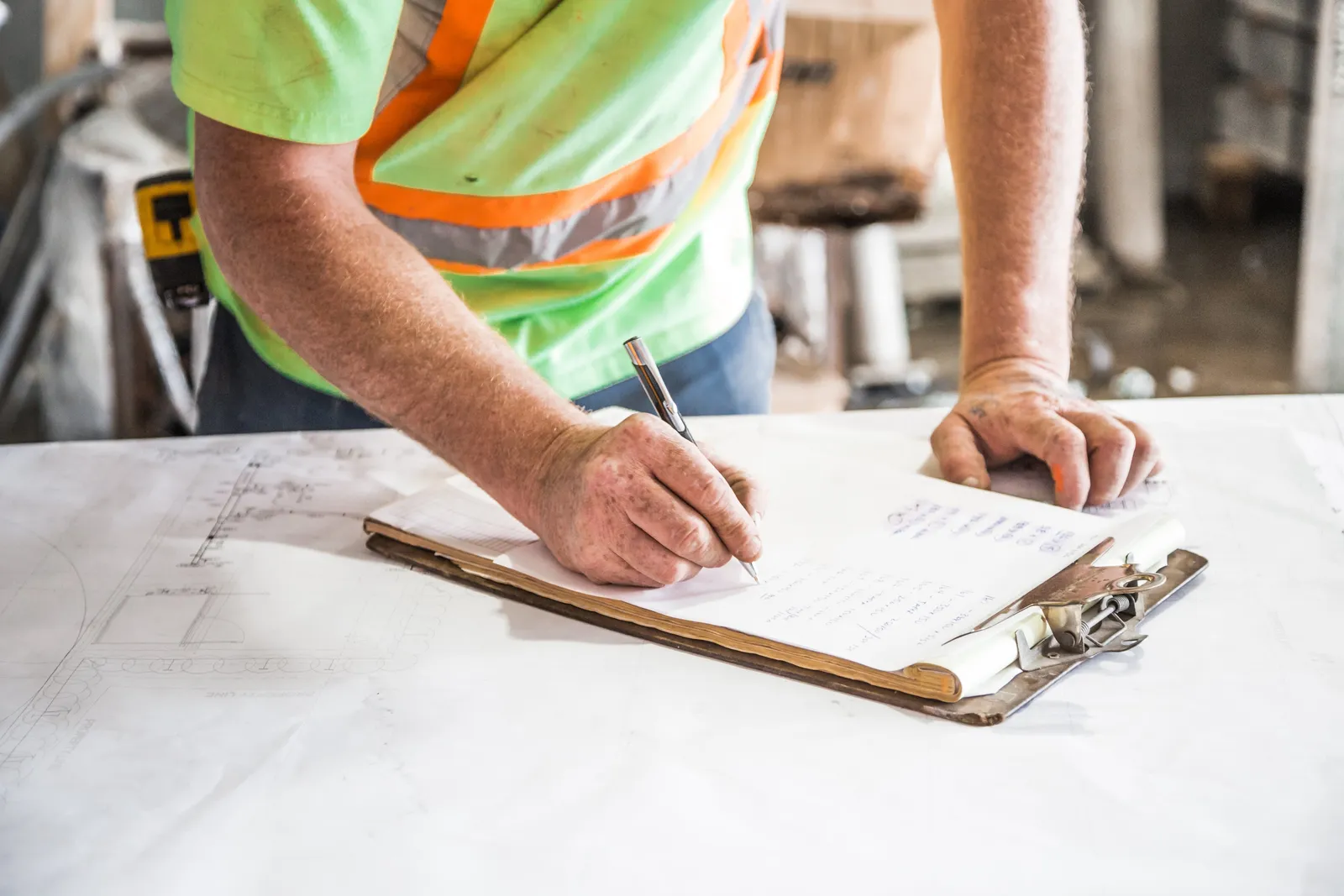 Projectleider aan het werk bij Versado in Panningen