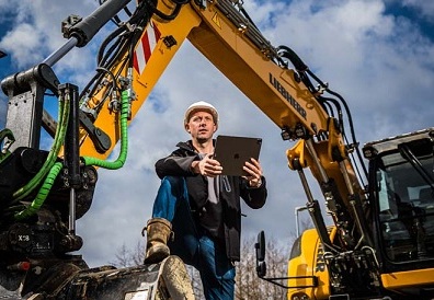 Werkvoorbereider aan het werk bij Versado in Panningen