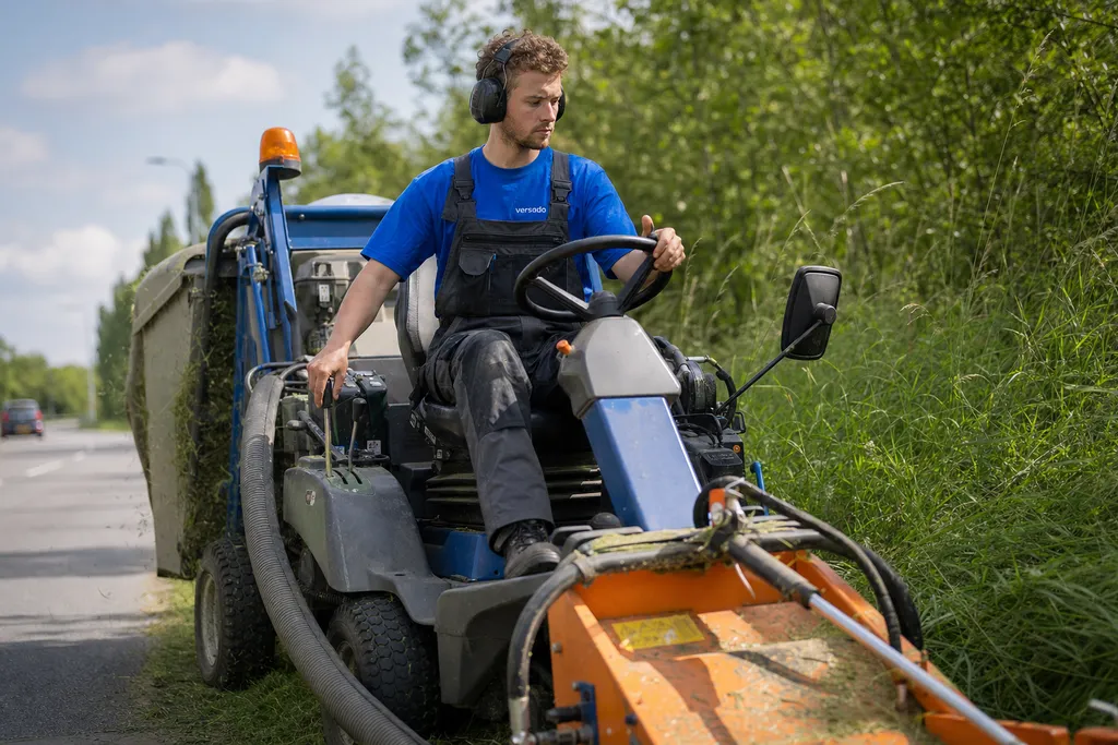 Maaimachinist regio Venlo aan het werk bij Versado in Maasbree