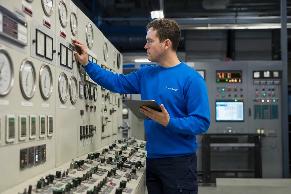 Proces- en Energietechnicus aan het werk bij Versado in Tegelen